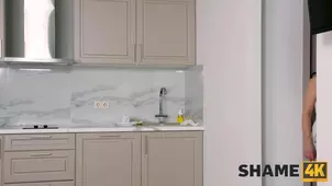 Experienced woman has no shame in fucking right in front of everyone