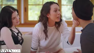 A girl helped her neighbor to settle into his new place