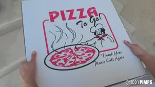 A pizza delivery guy walked in on a naked beauty ordering a pizza