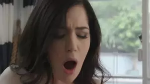 Zac's wife advertises her sexual skills through a pie