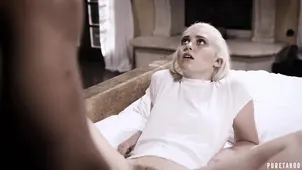 Girl has sex with blindfolded guy in a surprise encounter